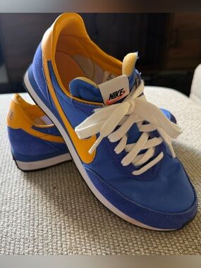 ICONIC Nike Blue and Yellow Waffle Sole Low-Top Sneakers